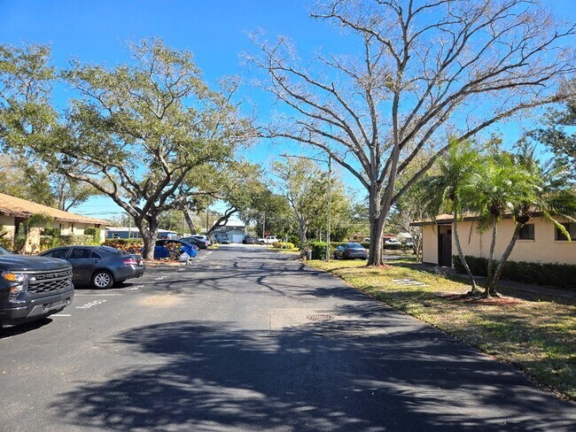 Building Photo - Great Location!  Split floorplan 2/2!  Private Patio!