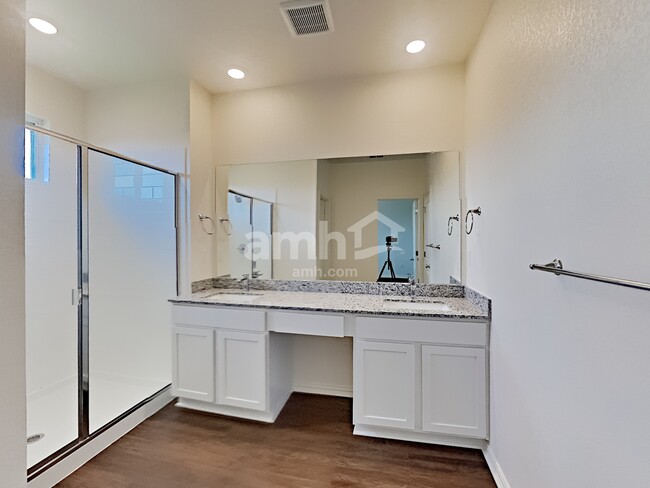 Building Photo - 2738 Meadowood Heights