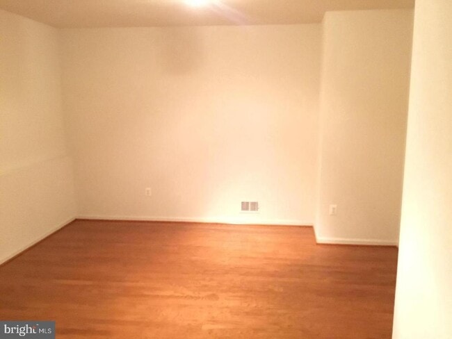 Building Photo - 724 Vestal St