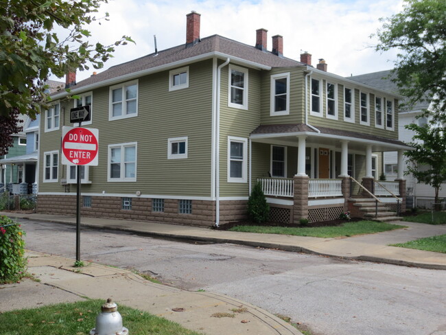 Building Photo - 1849 W 65th St