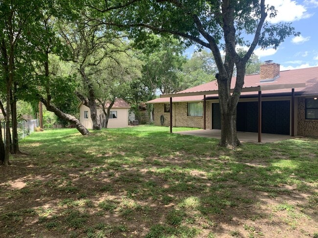 Building Photo - Cozy and Quaint 2 bedroom 2 bath with bonu...
