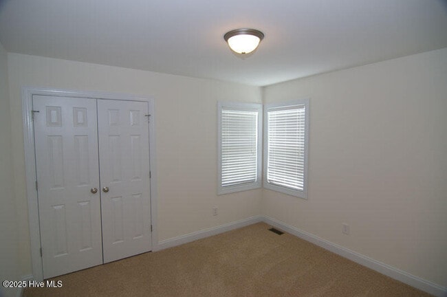 Building Photo - 2104 Cherrytree Ln