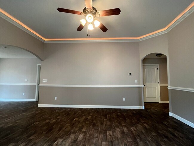 Building Photo - Adorable 3/2 Ready To Move In Now!