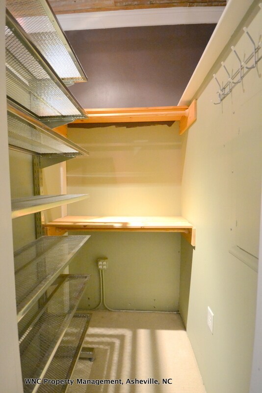 Building Photo - 51 College St