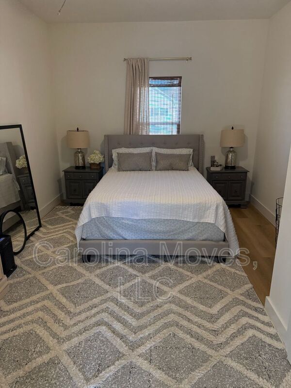 Building Photo - 6 10th St