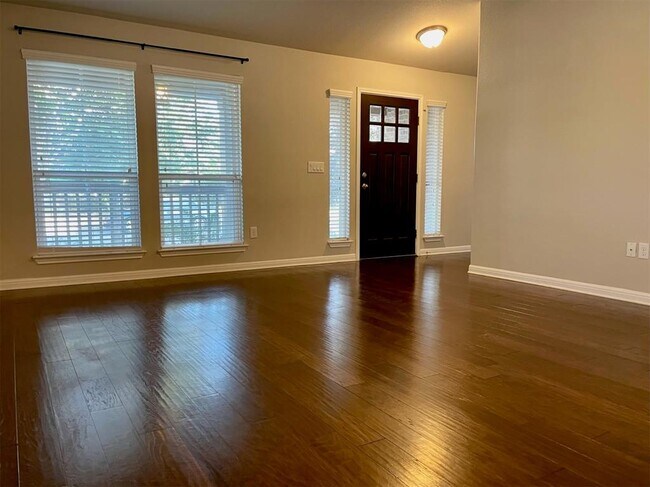 Building Photo - 18320 Friendship Hill Dr