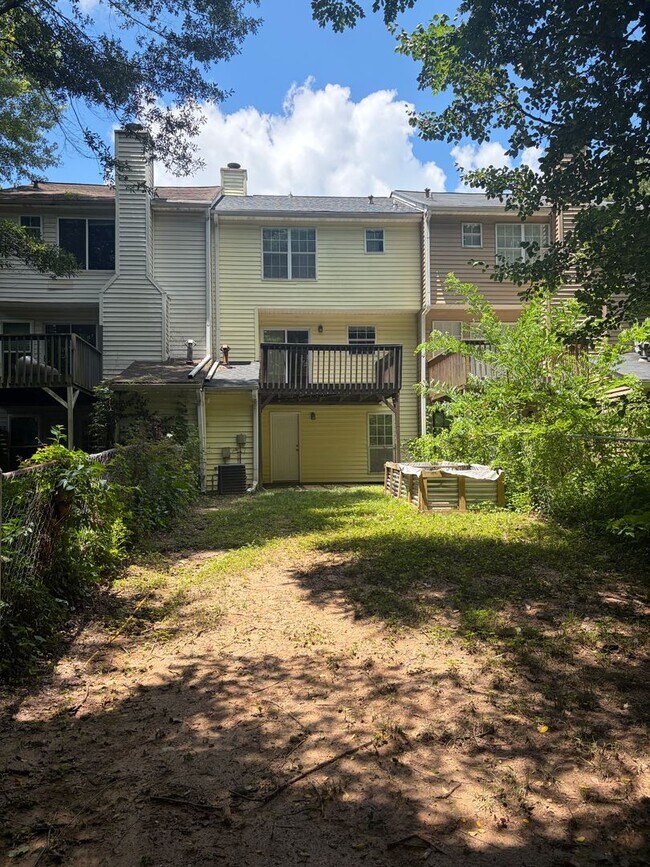 Building Photo - Stepless Townhome