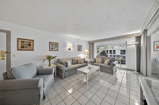 Building Photo - 6417 Bay Club Dr