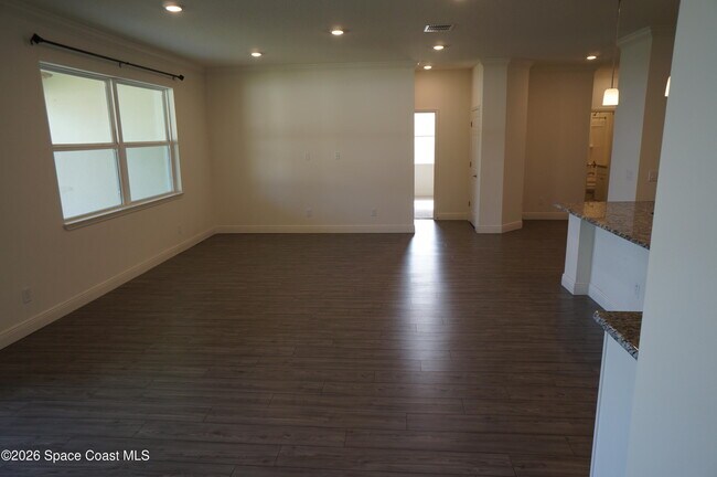 Building Photo - 153 Oakcrest Ave NE