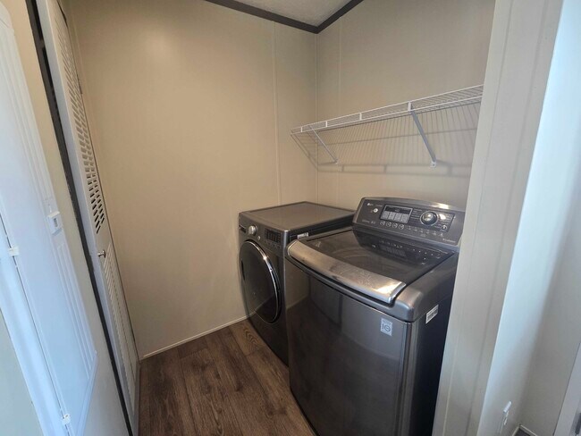 Building Photo - 709 N Collins Fwy