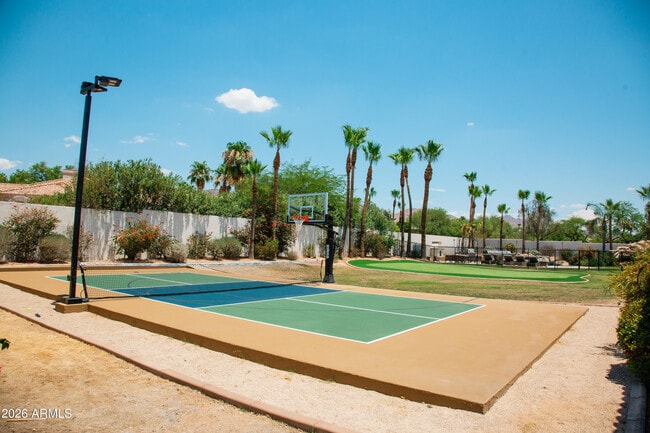 Building Photo - 10754 E Laurel Ln