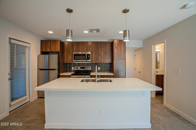 Building Photo - 6227 N 13th Pl