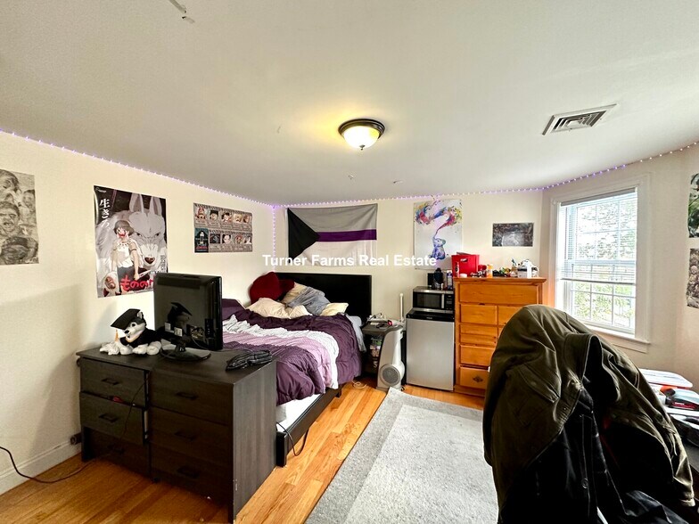 Building Photo - 107 Fisher Ave