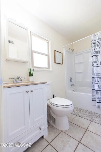 Master Bathroom - 2819 E 20th St