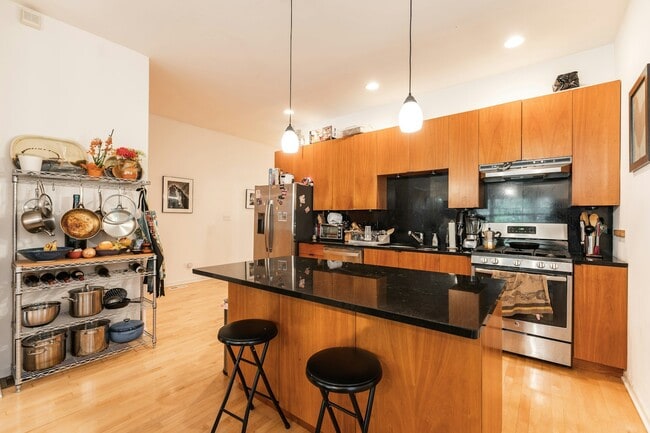 Building Photo - 1407 N Wicker Park Ave