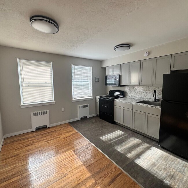 Building Photo - 2019 Hampden Blvd