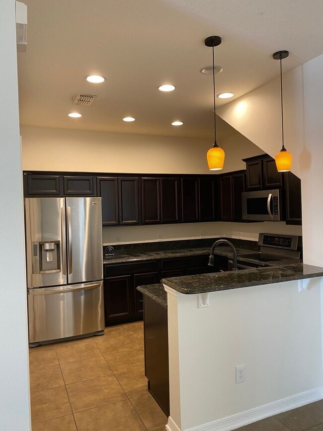 Building Photo - Gorgeous 3 bedrooms, 3.5 baths plus a LOFT...