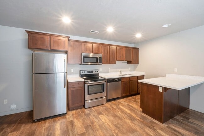 Building Photo - Amazing 2 Story Townhome in Vineyard w/ at...