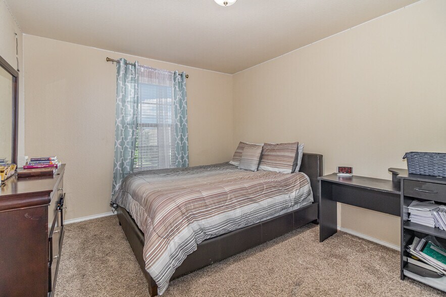 Building Photo - 613 Wounded Knee Dr