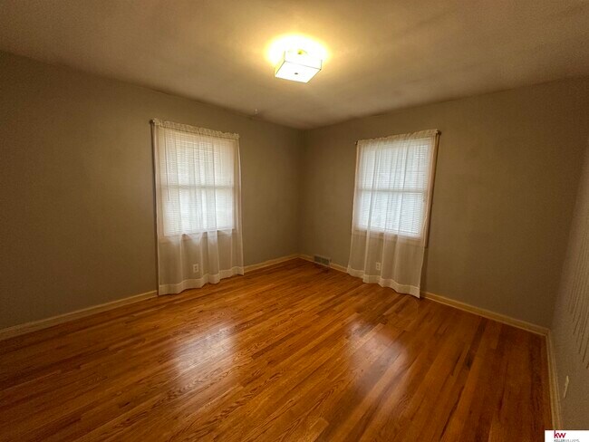 Building Photo - 5010 Castelar St