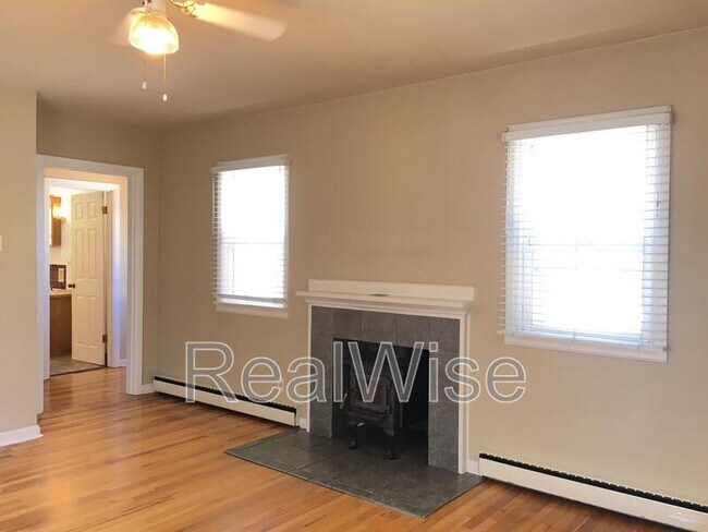 Building Photo - 1239 NW Dogwood Ave