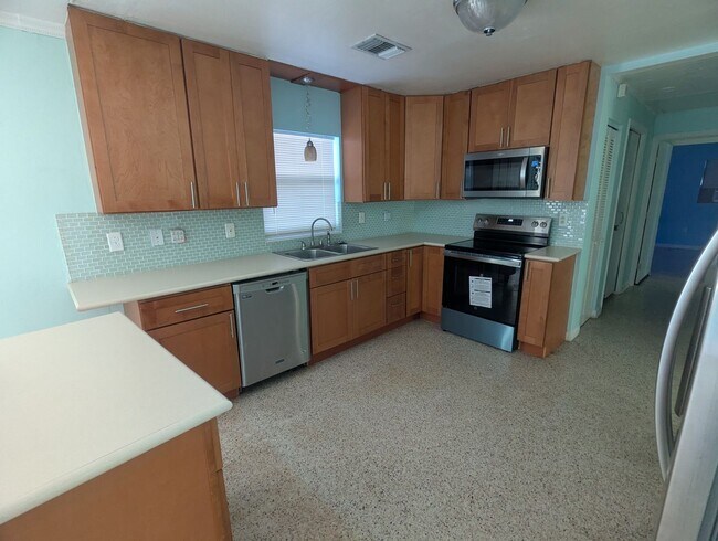 Building Photo - 1521 Normandy Way
