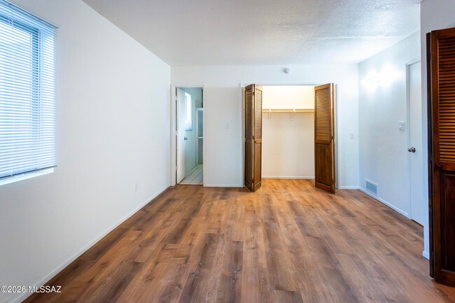 Building Photo - 1714 W Meadow Hills Dr