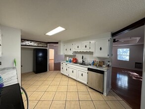 Building Photo - 408 3rd Ave NW