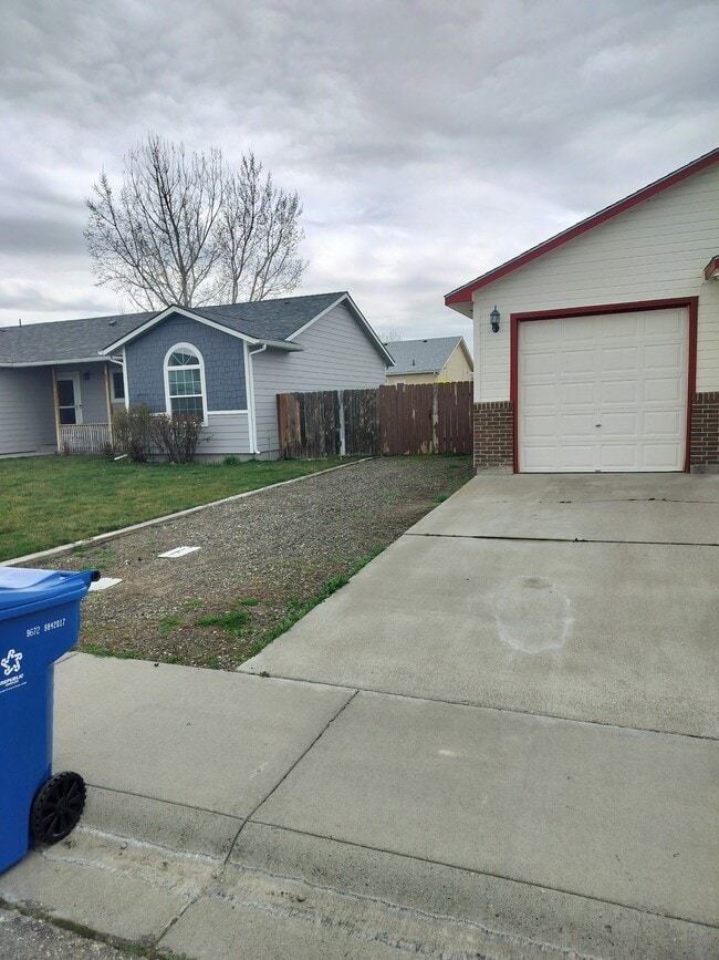 Building Photo - 1415 Chelsey Cir