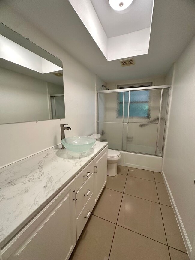 Building Photo - Charming 3 Bed, 2 Bath Pool Home in SE Cap...