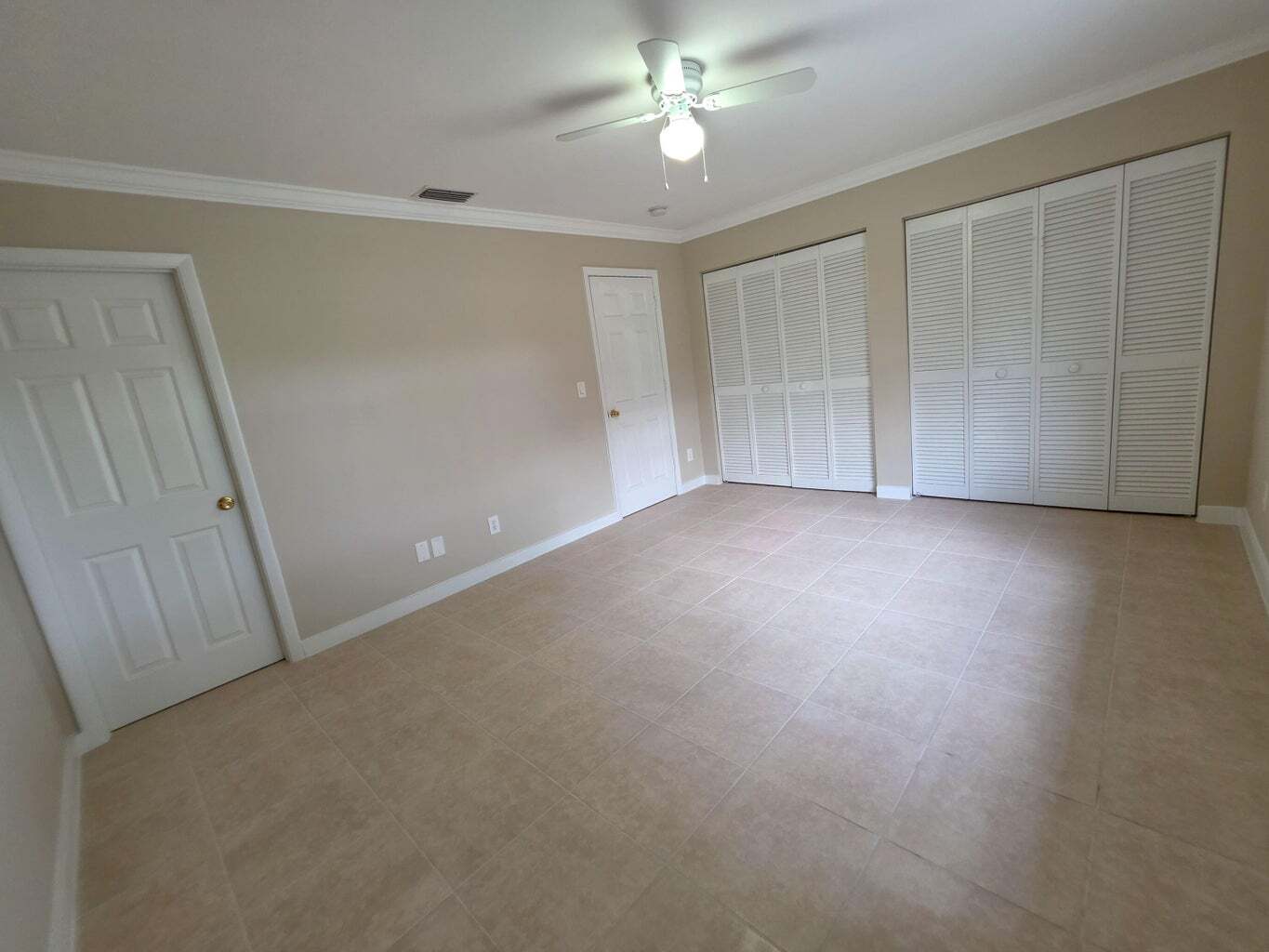 Building Photo - 902 Riverside Dr