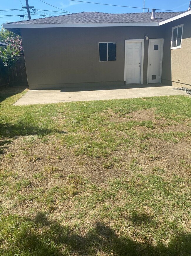 Building Photo - REMOLDED Home in Winton, CA