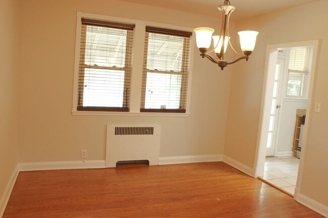 Building Photo - 3515 Parklawn Ave