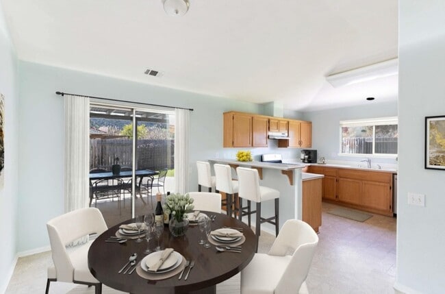 Building Photo - 475 Heritage Ln