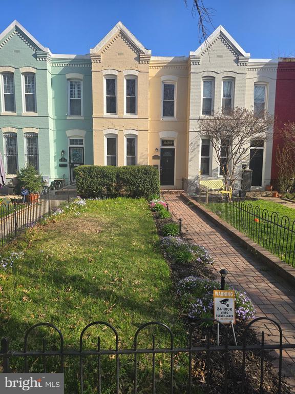 Building Photo - 820 K St NE