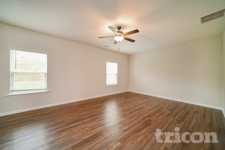 Building Photo - 966 Minden Terrace