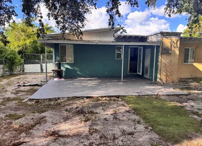 Building Photo - 550 NW 118th St