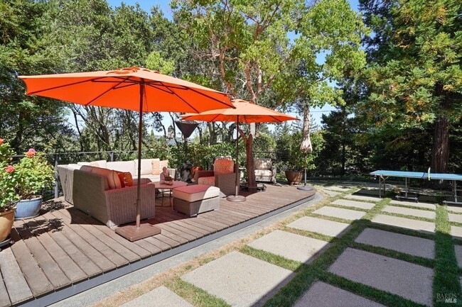 Building Photo - 10 Idlewood Rd