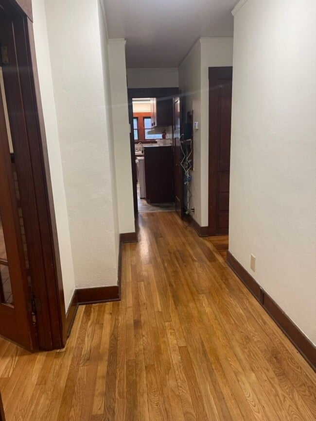 Building Photo - Spacious Craftsman Home