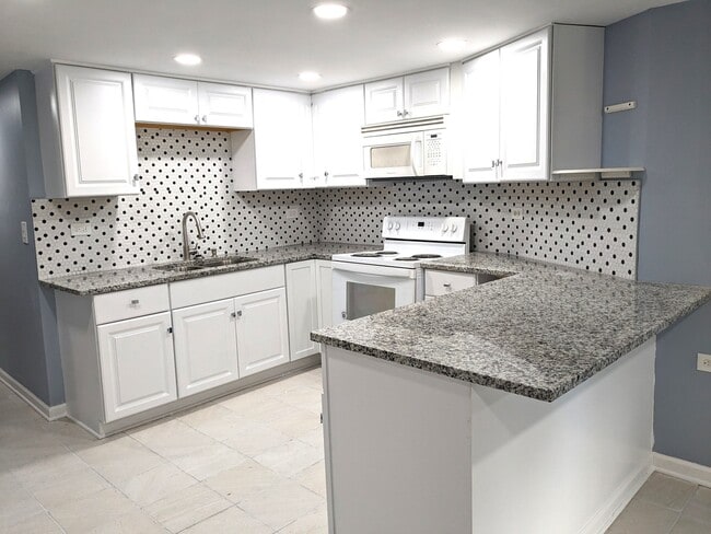 Building Photo - 5627 N Campbell Ave