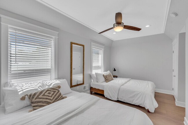 Building Photo - 1205 7th Ave