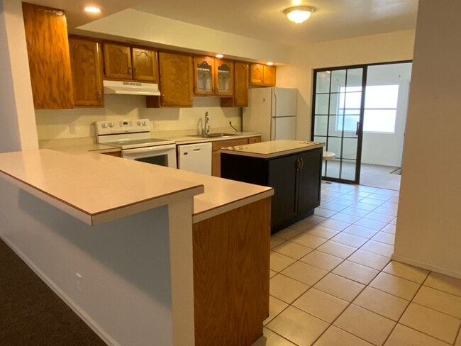 Building Photo - 2 bedroom 2 bath with a 1 car garage