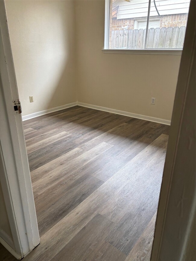 Building Photo - 1222 Kappa St