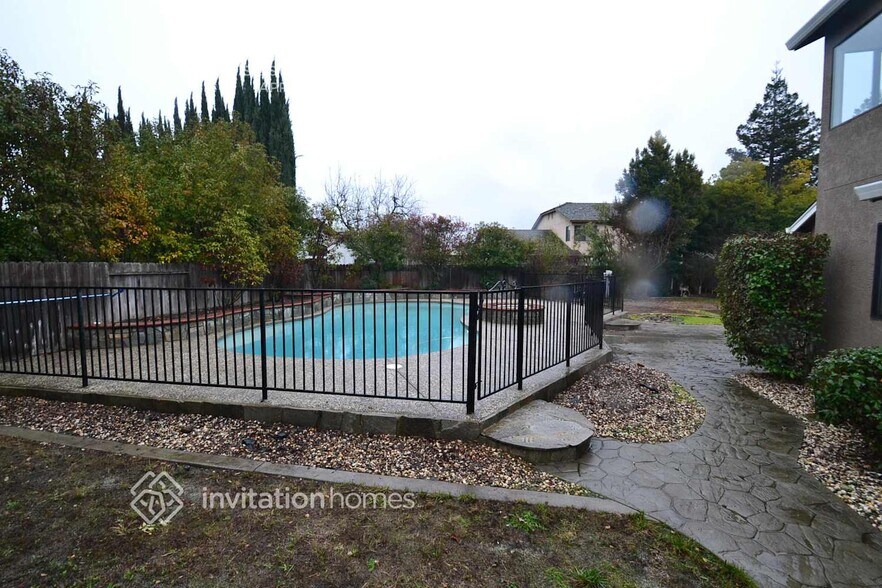 Building Photo - 1553 Lenay Ct