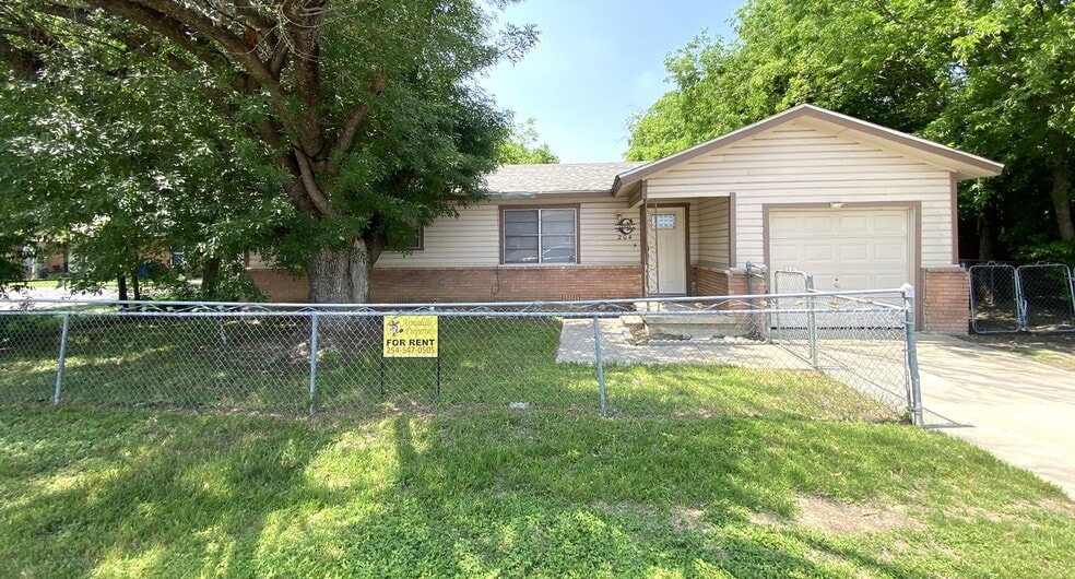 Primary Photo - 204 Veterans Ave