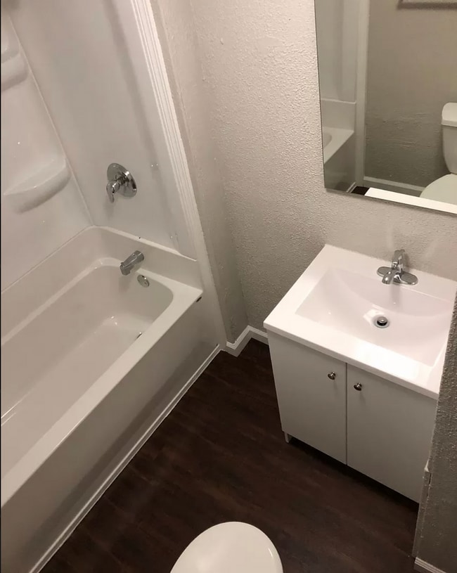 Building Photo - 3 Bedroom | 1 Bathroom Home | w/car port in drive | PET FRIENDLY