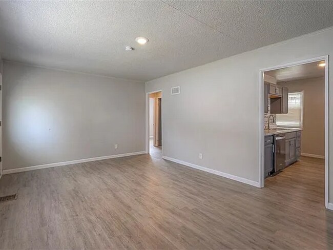 Building Photo - Updated 3 Bedroom Ranch