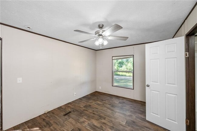 Building Photo - 6550 Oak Grove Rd