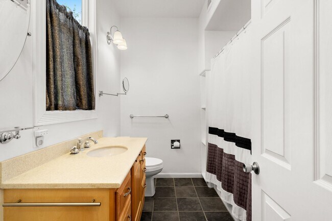 Building Photo - Charming Solar Home in Portland Woodlawn Neighborhood