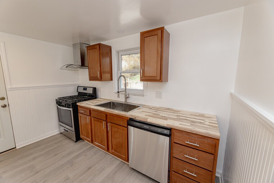 Building Photo - 3203 Hebron Dr